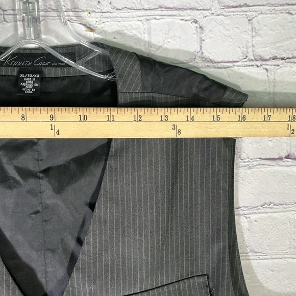 Kenneth Cole New York Men's Striped Dark Gray Vest. Size: XL - Picture 6 of 12